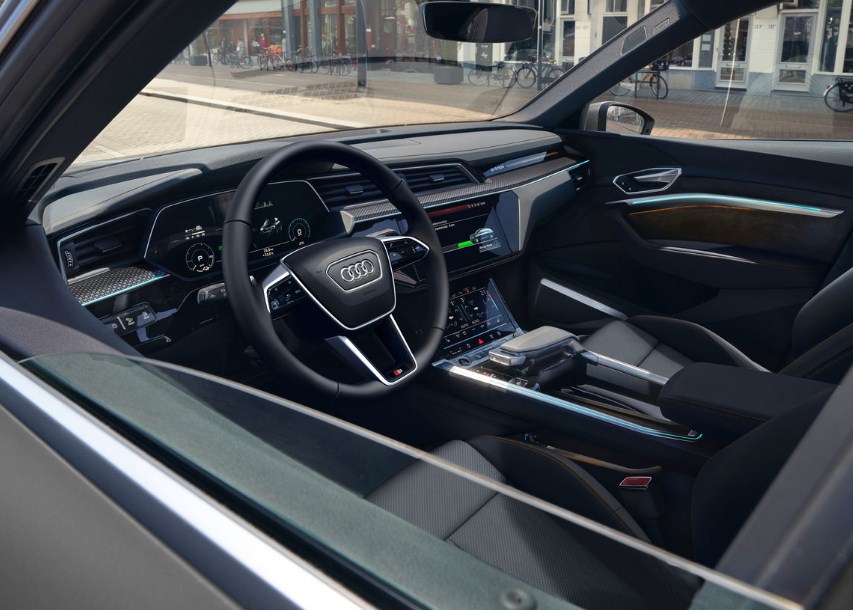 Ngắm nhìn Audi e-tron S line phiên bản màu đen