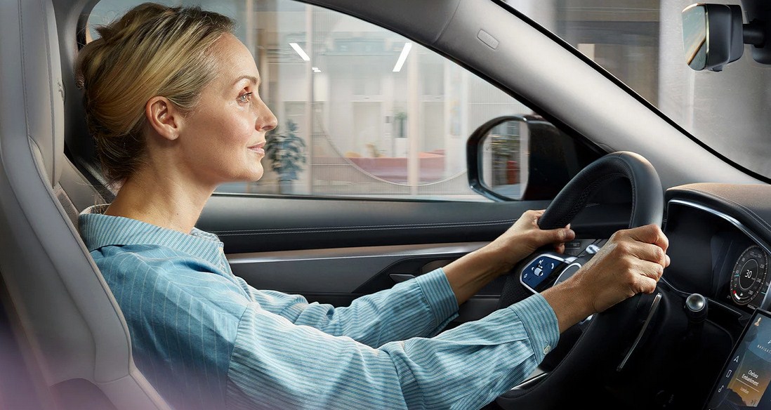 **Đánh giá chi tiết Jaguar F-Pace 2025: Sang trọng, mạnh mẽ và đẳng cấp**