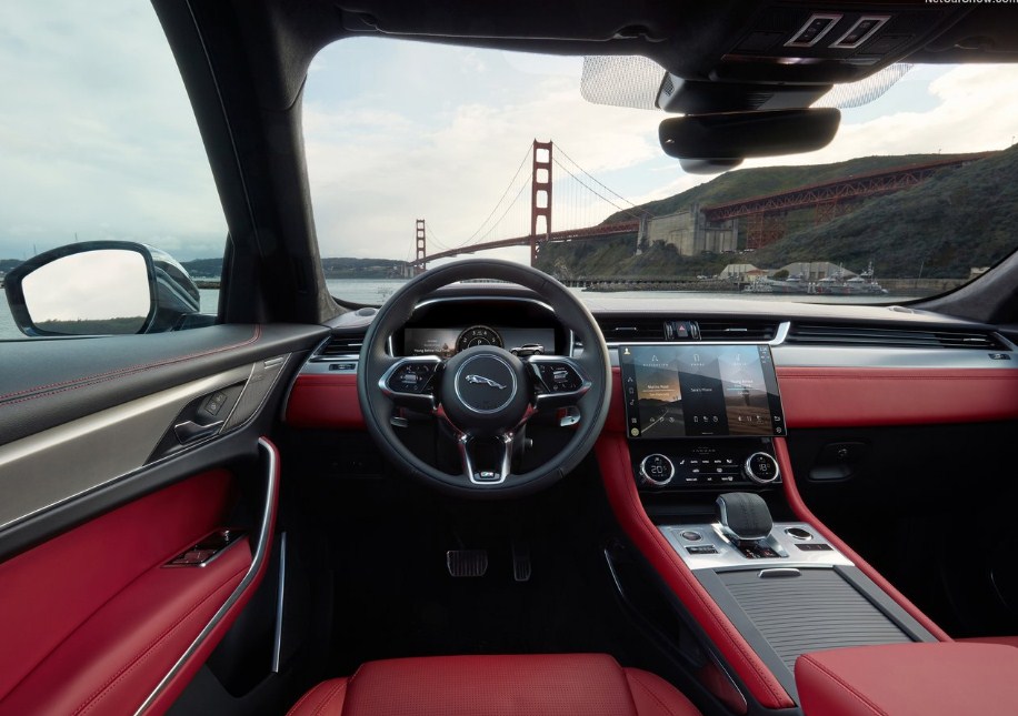 Jaguar F-Pace (2021) SUV mang đến trải nghiệm mới