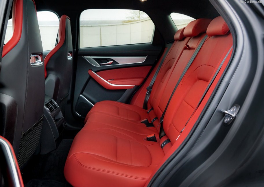 Jaguar F-Pace (2021) SUV mang đến trải nghiệm mới