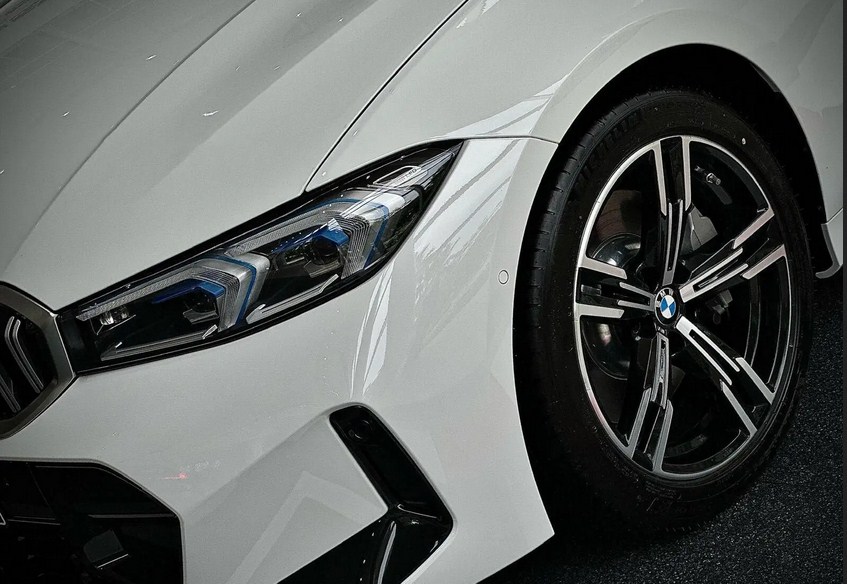 Đánh Giá Chi Tiết BMW 320i M Sport 2025: Đậm Chất Thể Thao, Bứt Phá Mọi Giới Hạn