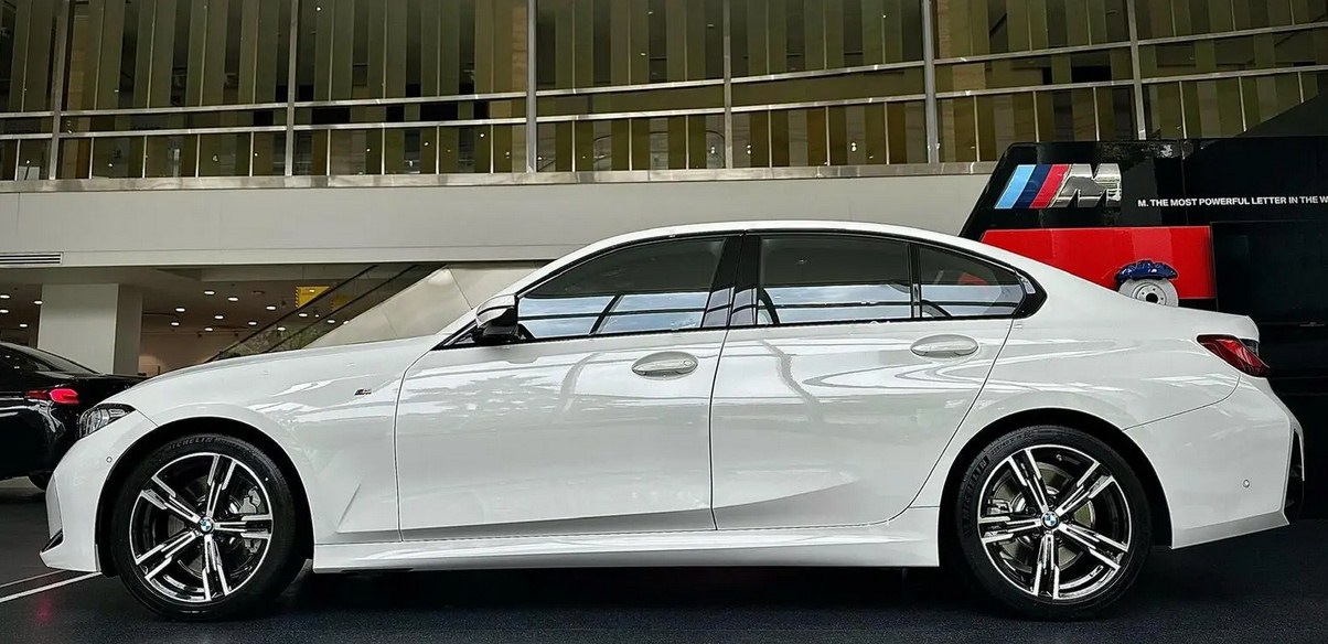 Đánh Giá Chi Tiết BMW 320i M Sport 2025: Đậm Chất Thể Thao, Bứt Phá Mọi Giới Hạn