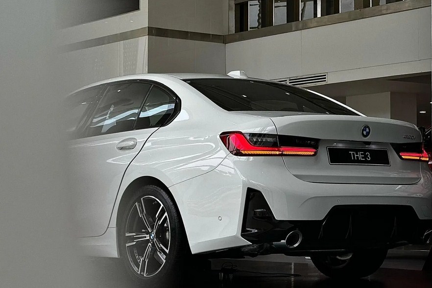 Đánh Giá Chi Tiết BMW 320i M Sport 2025: Đậm Chất Thể Thao, Bứt Phá Mọi Giới Hạn