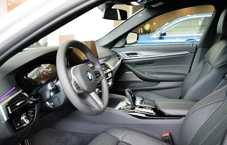 Đánh Giá Chi Tiết BMW 520i M Sport 2025: Sự Kết Hợp Hoàn Hảo Giữa Sang Trọng và Thể Thao