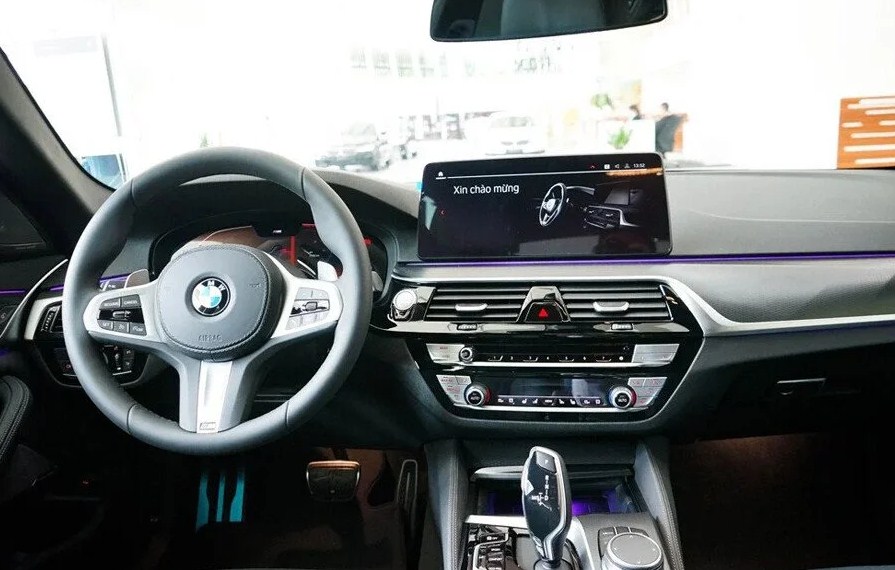 Đánh Giá Chi Tiết BMW 520i M Sport 2025: Sự Kết Hợp Hoàn Hảo Giữa Sang Trọng và Thể Thao