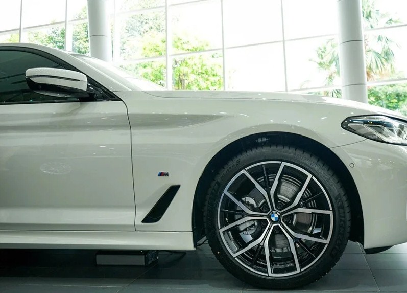 Đánh Giá Chi Tiết BMW 520i M Sport 2025: Sự Kết Hợp Hoàn Hảo Giữa Sang Trọng và Thể Thao