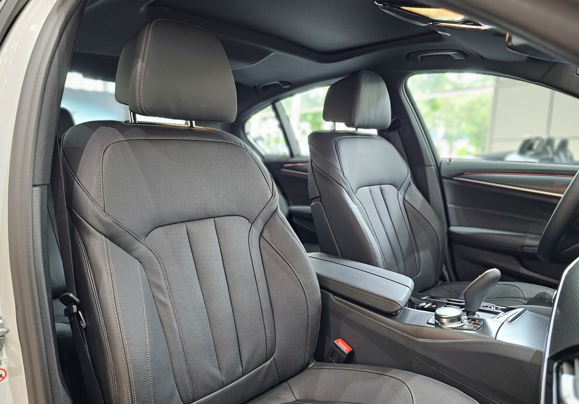 Đánh Giá Chi Tiết BMW 530i M Sport 2025: Hiệu Suất Vượt Trội Trong Diện Mạo Thể Thao