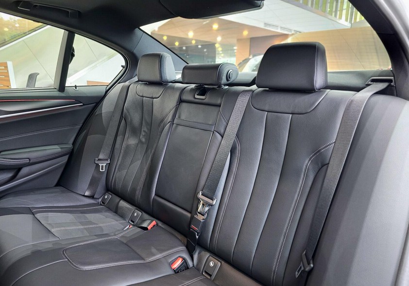 Đánh Giá Chi Tiết BMW 530i M Sport 2025: Hiệu Suất Vượt Trội Trong Diện Mạo Thể Thao