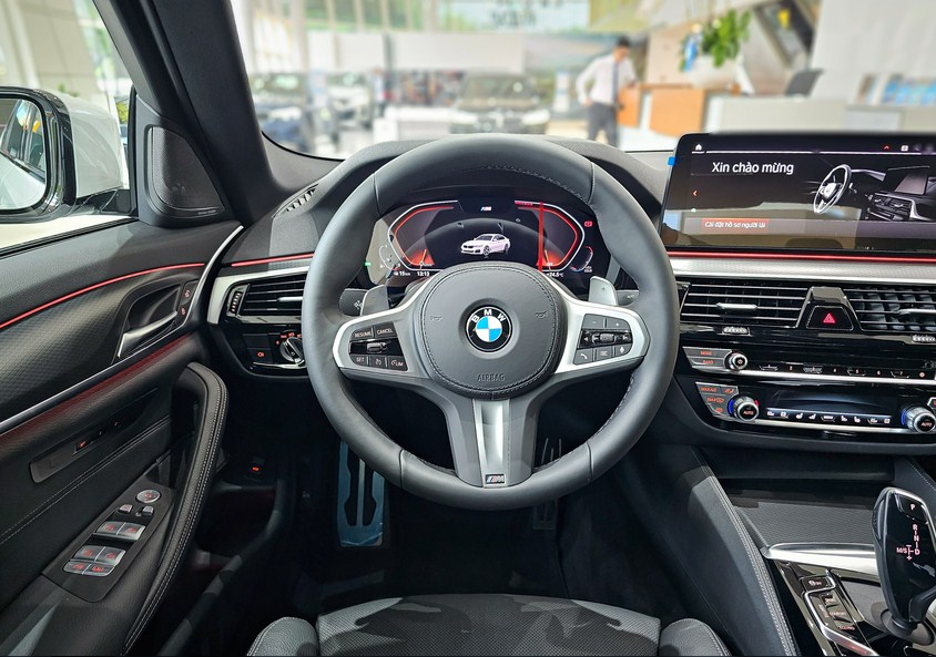 Đánh Giá Chi Tiết BMW 530i M Sport 2025: Hiệu Suất Vượt Trội Trong Diện Mạo Thể Thao