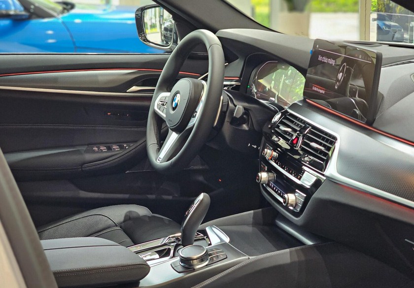 Đánh Giá Chi Tiết BMW 530i M Sport 2025: Hiệu Suất Vượt Trội Trong Diện Mạo Thể Thao