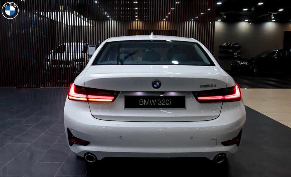 Đánh giá chi tiết BMW 320i Sport Line LCI 2025: Biểu tượng sedan thể thao nâng cấp toàn diện