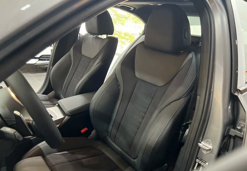 Đánh giá chi tiết BMW 320i Sport Line LCI 2025: Biểu tượng sedan thể thao nâng cấp toàn diện