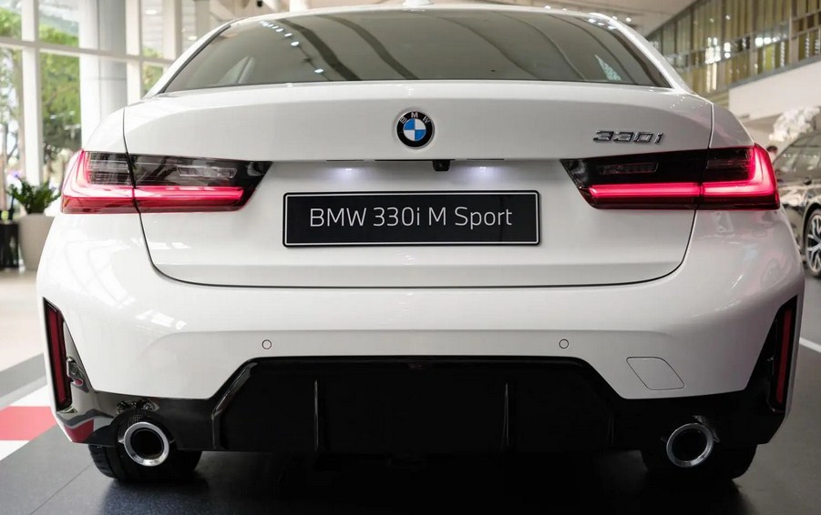 Đánh giá chi tiết BMW 330i M Sport 2025: Mãnh Thú Đường Phố, Đỉnh Cao Cảm Xúc Lái