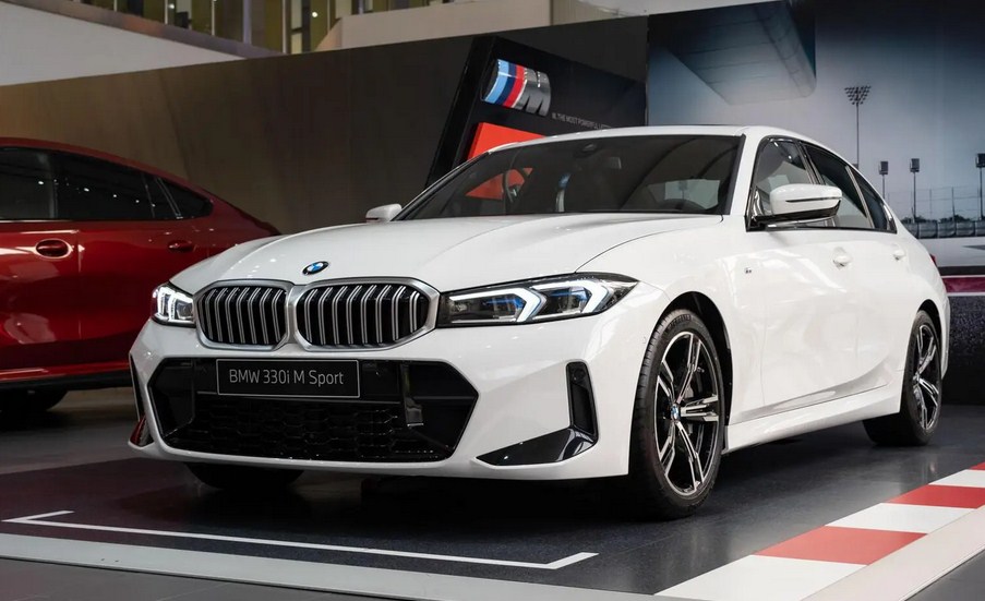 Đánh giá chi tiết BMW 330i M Sport 2025: Mãnh Thú Đường Phố, Đỉnh Cao Cảm Xúc Lái