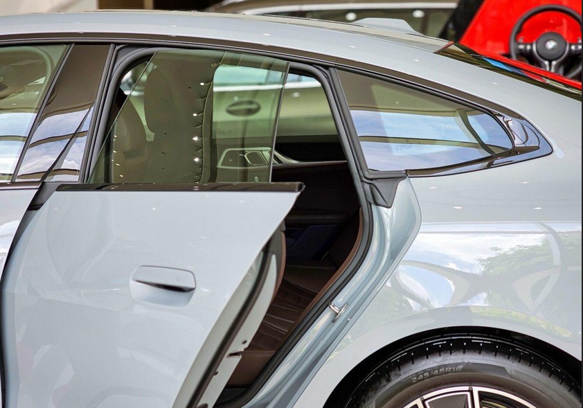 Đánh giá chi tiết BMW 430i M Sport 2025: Dấu Ấn Thể Thao, Trải Nghiệm Lái Đỉnh Cao