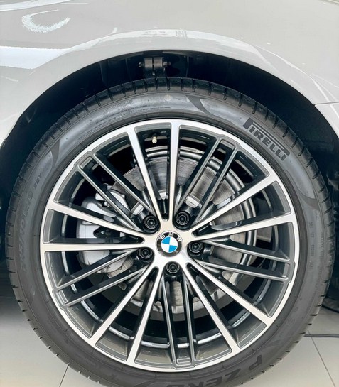 Đánh giá chi tiết BMW 520i 2025: Sự Sang Trọng Hợp Lý Trong Phân Khúc Sedan Hạng Sang