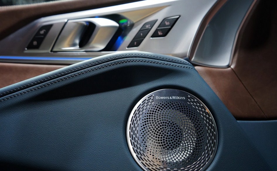 Đánh giá chi tiết BMW XM 2025: Siêu SUV Hybrid, Bùng Nổ Sức Mạnh, Đỉnh Cao Công Nghệ