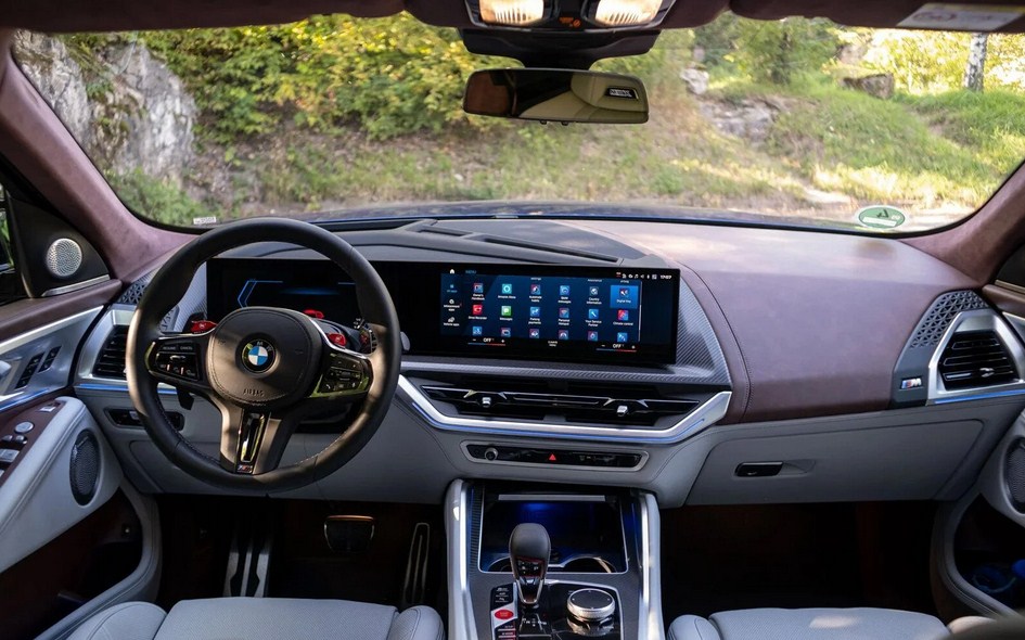 Đánh giá chi tiết BMW XM 2025: Siêu SUV Hybrid, Bùng Nổ Sức Mạnh, Đỉnh Cao Công Nghệ